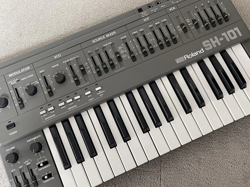 Roland SH-101 Gray with Genuine AC Adapter Tested and Working Synthesizer - Image 2 of 4