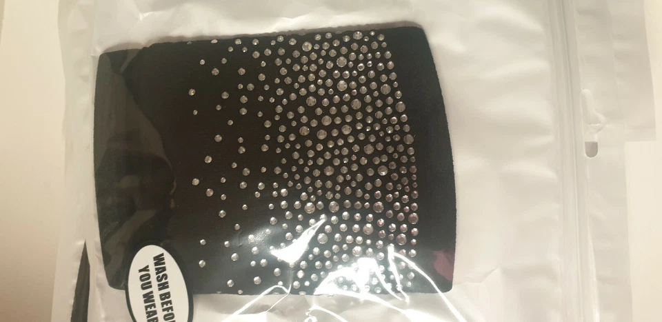 Mascarilla facial de moda con pedrería personalizada viene con un par de filtros  Foto 4 de 4