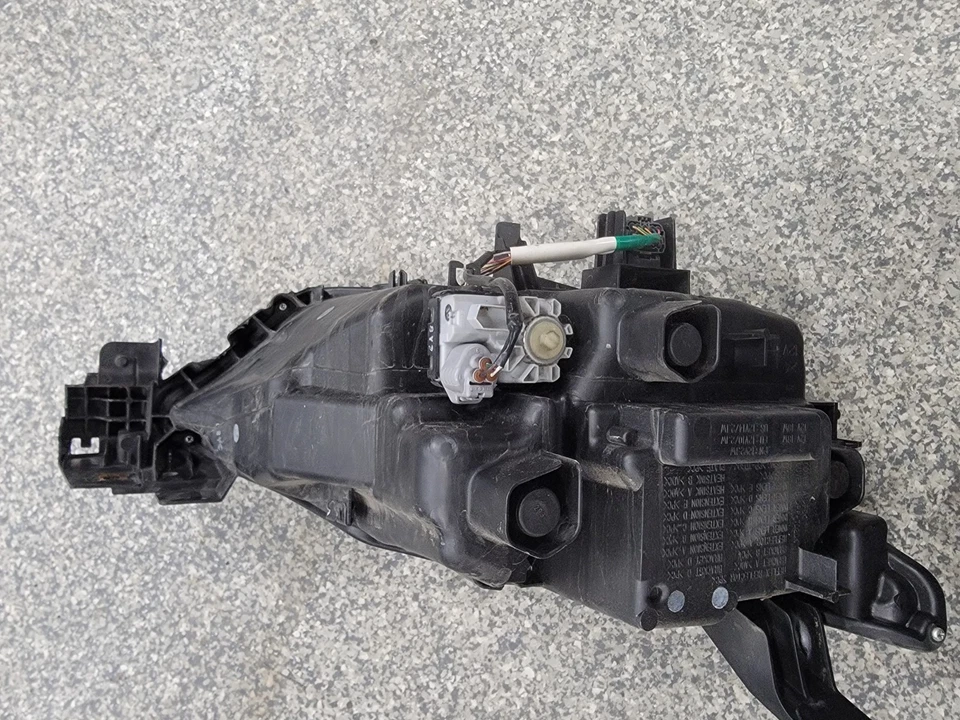 Farol halogênio 2016-2019 MAZDA CX-3 CX3 DRIVER ESQUERDO LH FABRICANTE DE EQUIPAMENTO ORIGINAL DB4N-51-0L0A - Imagem 3 de 4