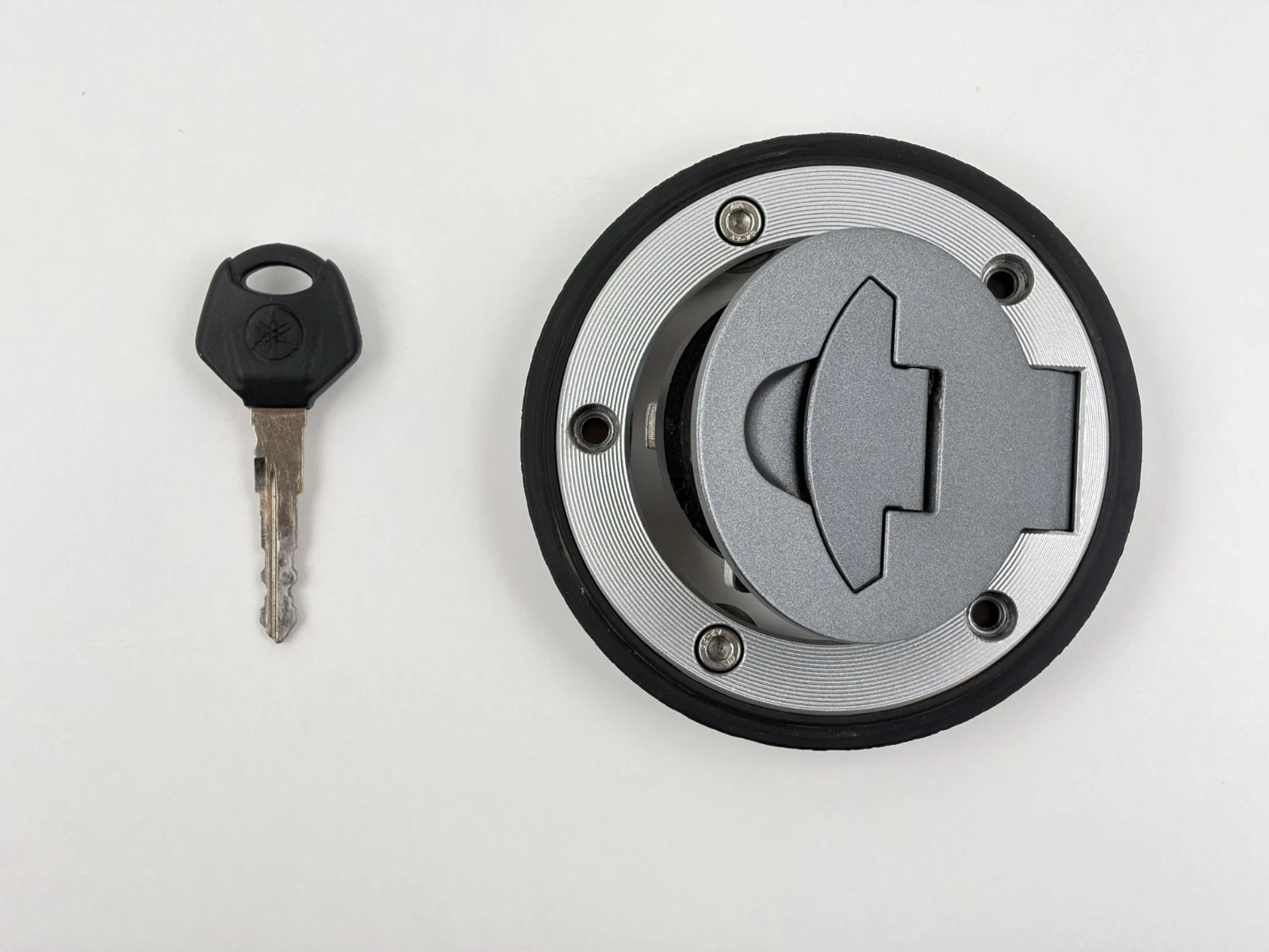 1WD-WF461-00-00 | 1WD-WF479-00-00 | Yamaha R3 Gas Cap Assembly And Seat Lock