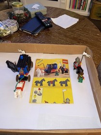 Vintage LEGO Castle: Dungeon Hunters (6042) Instruction manual included.