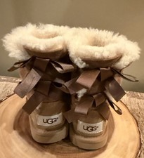 UGG Kids Bailey Bow Boots Chestnut Sheepskin Fur Lined 1017394T SZ-8C