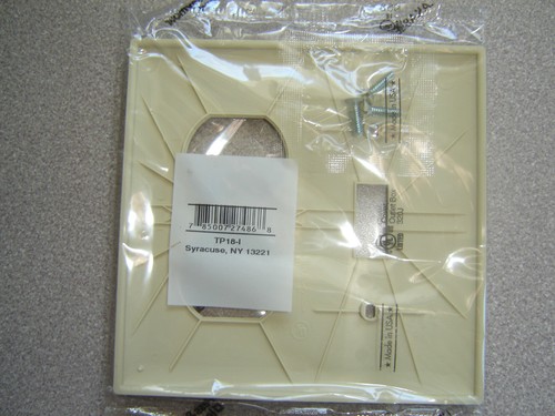 Lot 2, Pass & Seymour Trademaster TP18-I, 1 Toggle & Receptacle Ivory Wall Plate - Picture 3 of 3