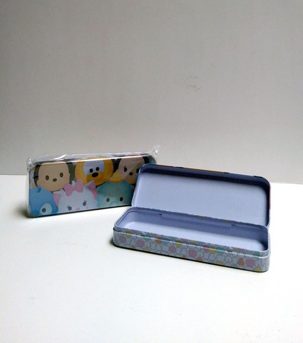 Estuche lápiz de lata Disney Tsum Tsum caja de metal para papelería escolar nuevo - Imagen 4 de 12