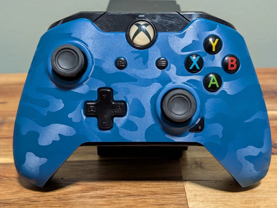 PDP Wired Game Controller for Xbox One Camouflage Blue 048-082 - Tested - Image 2 of 4