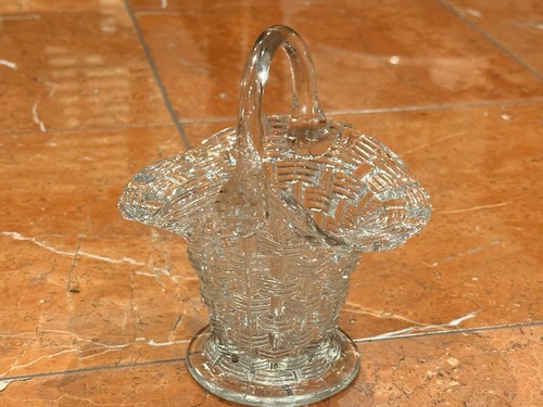 VINTAGE MCM CLEAR DEPRESSION GLASS WOVEN DESIGN APPLIED HANDLE 6.5" BASKET EU Y