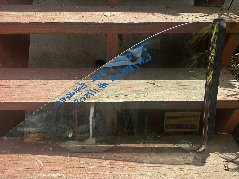 Dodge Dart Swinger 1973 de fábrica trasero izquierdo 1/4 ventana Hollander #3836 Foto 2 de 4