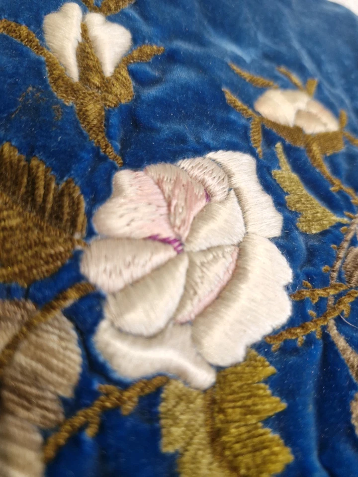 СТАРИННЫЙ ВИКТОРИАНСКИЙ БАРХАТ РУЧНОЙ ВЫШИВКИ РОЗОВОЕ БЕЛЬЕ / НОСОВОЙ ПЛАТОК ЧЕХОЛ - Изображение 3 из 4