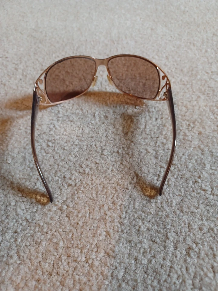 Gafas de sol marrón y oro rosa Foto 3 de 4