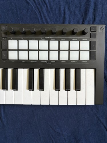 Novation Launchkey 25 MK2 MIDI Keyboard Controller - Picture 2 of 6