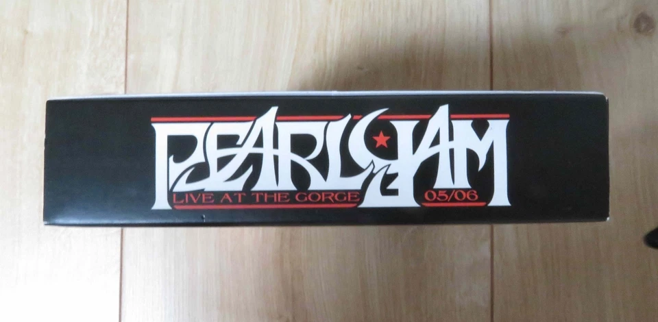 Pearl Jam 7 CD Box - Live At The Gorge 05/06 - TOP - Digipacks In Schuber - Bild 3 von 4