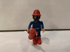 1990 Feuerwehrmann mit Feuerl&ouml;scher aus Feuerwehr &Uuml;bung