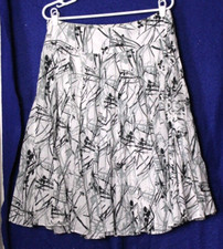 EXPRESS FULL SHIRT ladies size 8 white gray black print lined cotton pleated