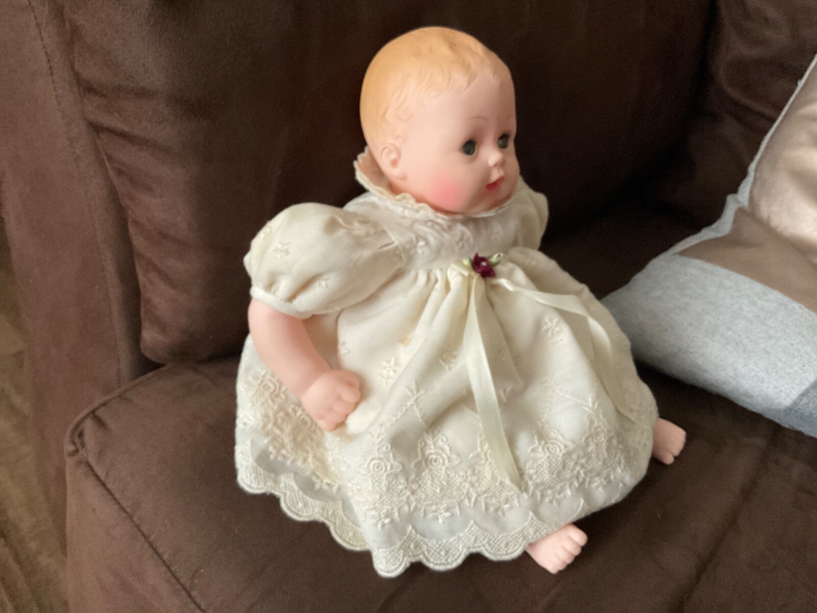 MADAME ALEXANDER Holiday Huggums Baby Doll White Dress Orig Box #30020 1999 EUC