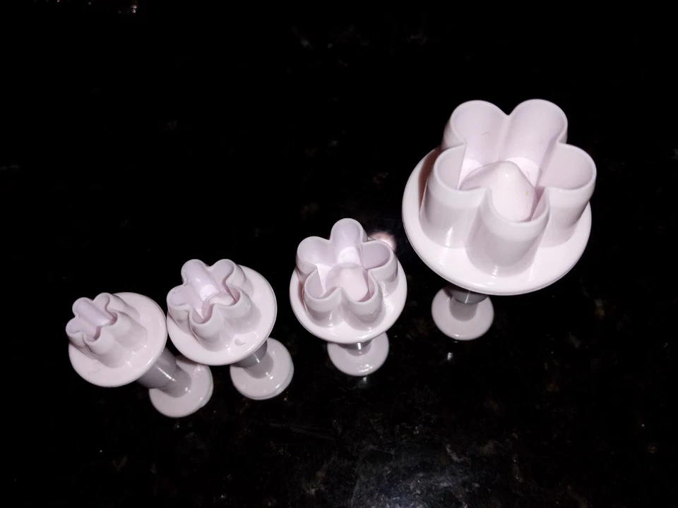 Plum Flowers/Leaves Fondant Cake Cutter Plunger/Cookie Cutter/Sugar Craft Tools. - Image 3 of 4