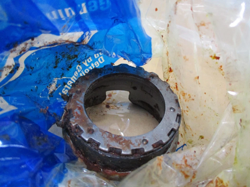 GM NOS Front Axle Sleeve 14067637 - Image 2 of 3