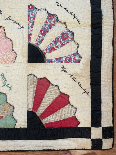 Vintage 1930s Colorful Feedsack Fan Friendship Signature Quilt Handmade 66"x77" - Picture 3 of 13