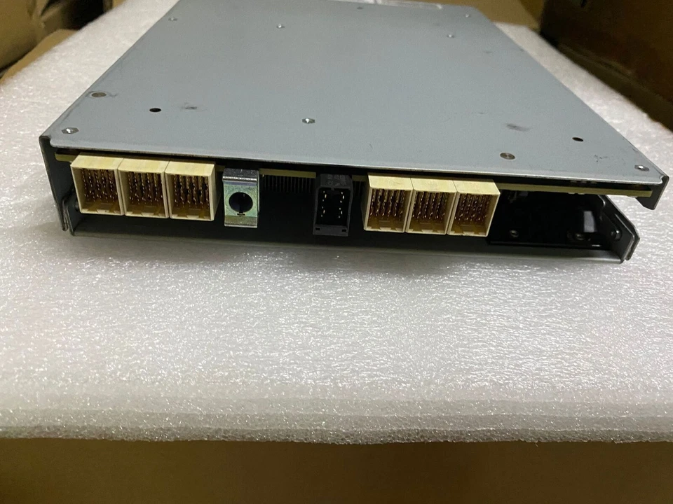 IBM 00Y5860 00RY384 00Y5764 V5000 2078-12C/24C Controller Module W/ Battery - Image 3 of 4