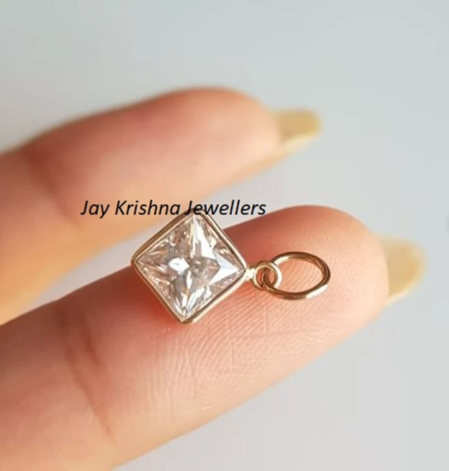 Colgante con dije de diamantes de oro de 14K, diamante talla cojín hecho a mano delicado colgante de oro Foto 2 de 3