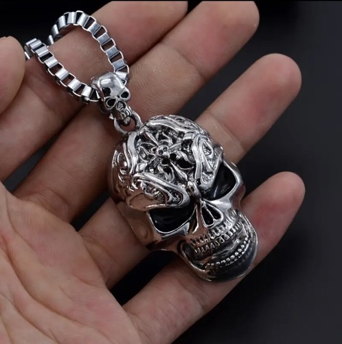 Men’s Big Evil Skull Necklace - Picture 2 of 4