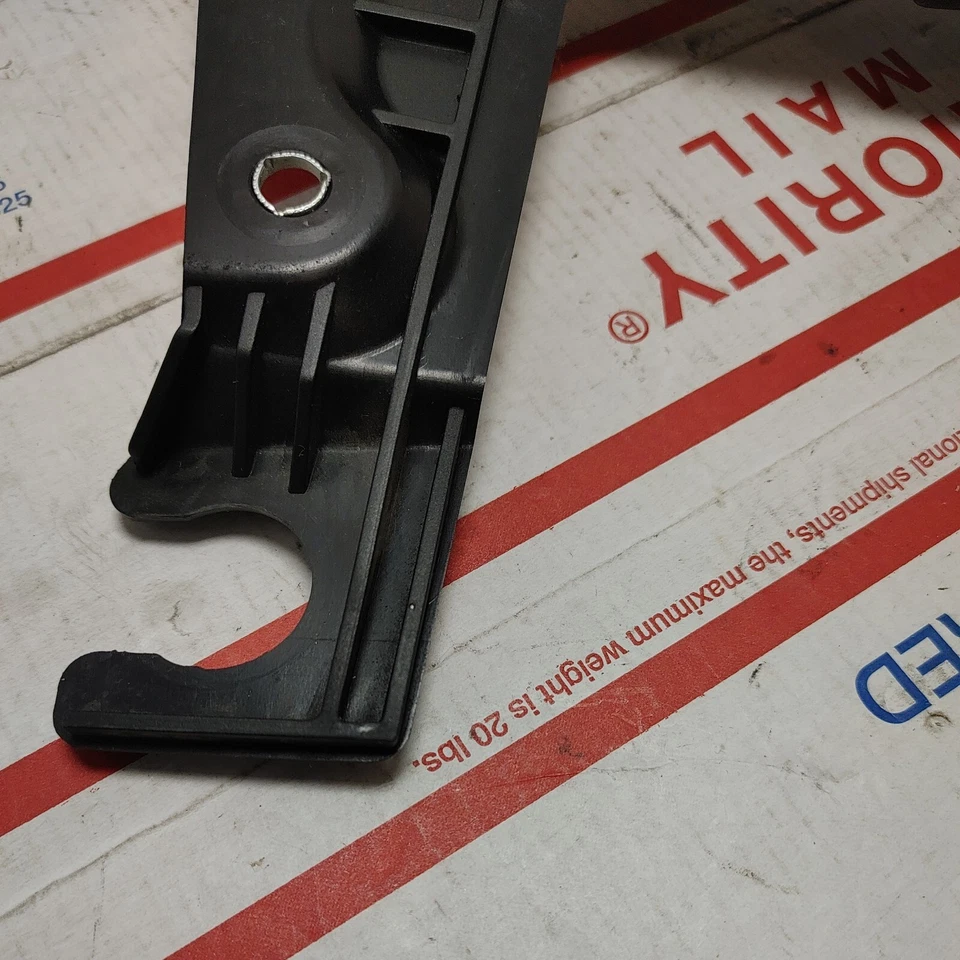 SOPORTE DE MONTAJE DE CAJA DE FILTRO DE AIRE 3063657 OEM VOLVO S60 S80 V70 XC70 XC90 03-09 Foto 4 de 4