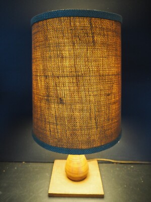 Vintage Shambrook ? Handgefertigter gedrechselter Lampenfuß, Schirm & Bakelitbeschläge aus Holz
