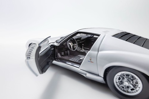 Kyosho Lamborghini Miura P 400 White/Silver 1/18. 08314W - Picture 14 of 15