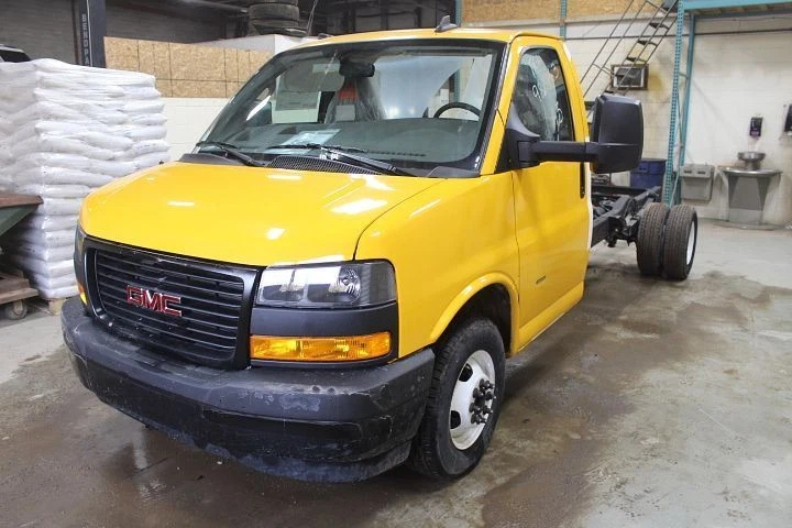 2022 GMC Savana 3500 Starter Motor 2626737 - Image 2 of 4