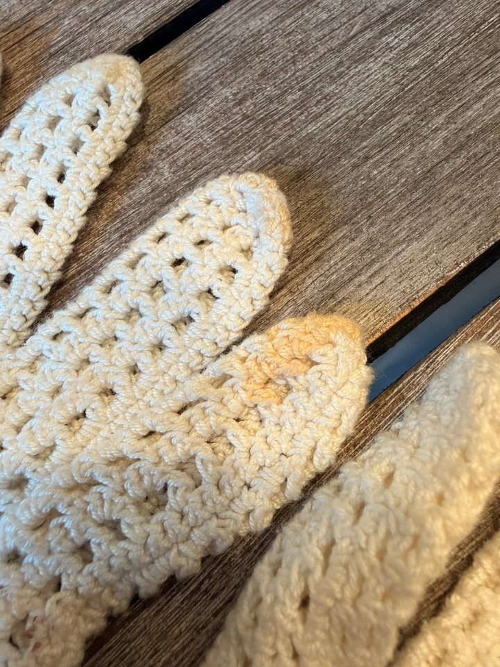 Guantes de encaje de ganchillo de inspiración vintage - hechos a mano, marfil, pequeños/medianos Foto 3 de 4