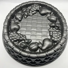 Nordic Ware Marianne Fall Harvest 10-Cup Fruit Cake Pan Basket Weave USA
