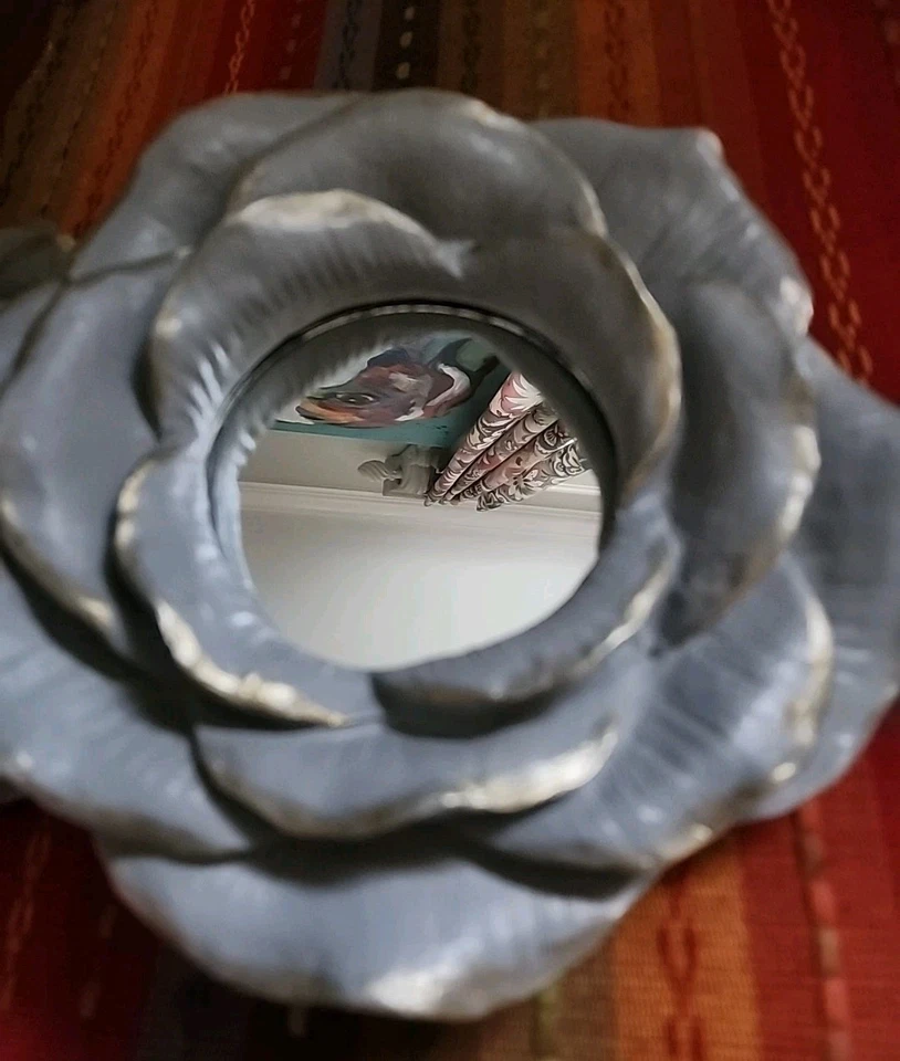 Juego de 2 espejos de acento floral dorado flor gris/dorado Nanette Lepore Foto 2 de 4