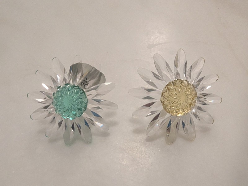 2 Swarovski Crystal SCS 2000 GREEN & YELLOW MARGUERITE DAISY FLOWER SET LOT