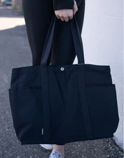 New With Tags Large Lululemon 20L Tote Bag Daily Multi Pocket Tote Bag