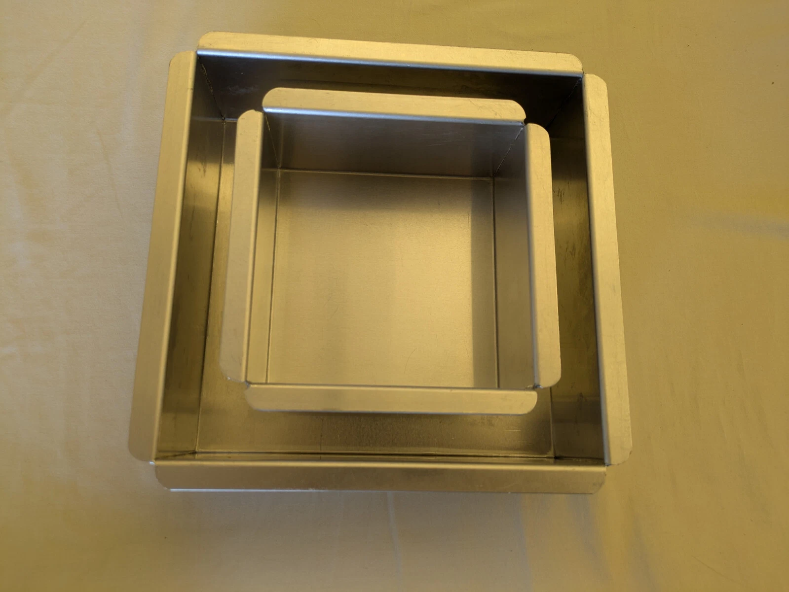 Magic Line Square Cake Pans Lot of 2 - 9 X 9 X 3 And 6 X 6 X 3 - Professional
Opens in a new window