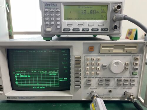 HP Agilent 8714ET RF Vector T/R analizzatore di rete 300 kHz - 3 GHz _50333 - Foto 3 di 24