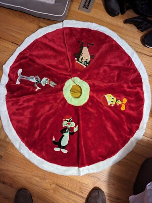 WB Warner Bros Looney Tunes  Vintage Christmas Tree Skirt Embroidered Characters