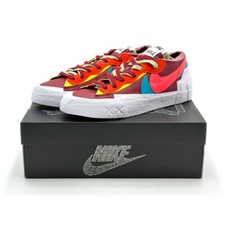 DM7901-600 KAWS sacai Nike Blazer Low Team Red White Maroon Pink Blue (Herren)