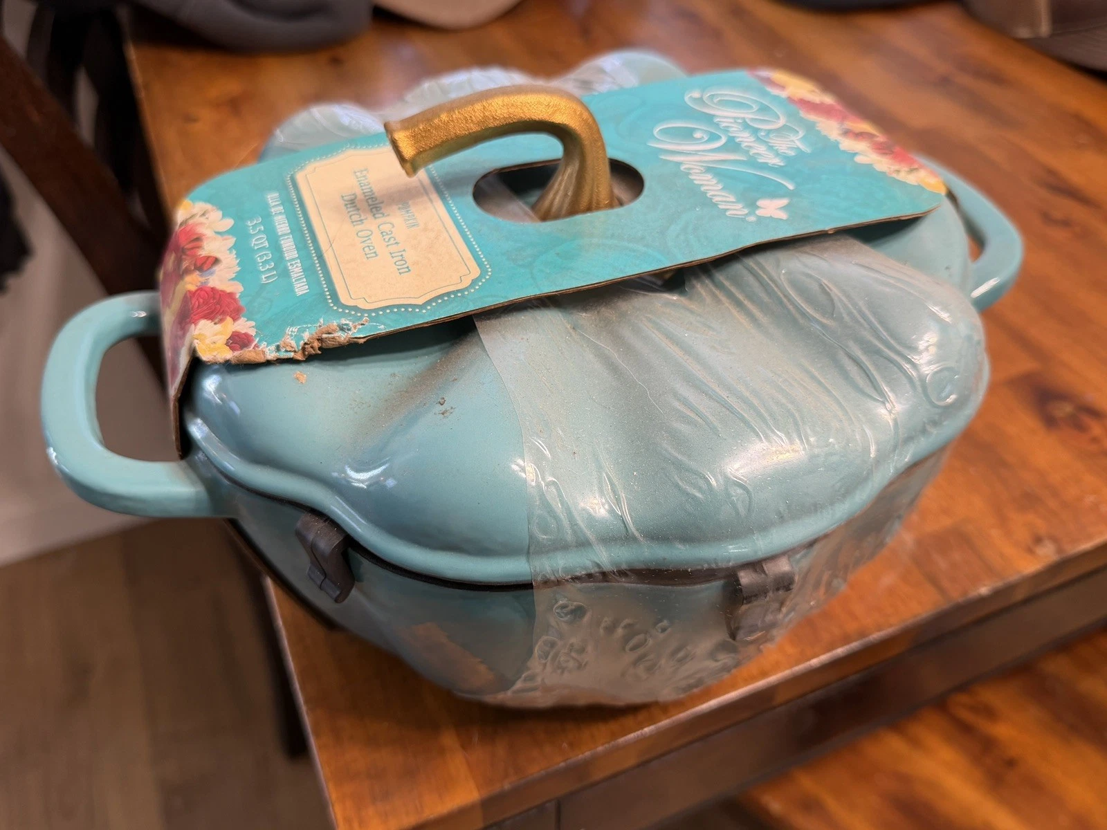 Pioneer Woman Enameled 3.5 qt Cast Iron Teal Pumpkin Gold Stem Dutch Oven