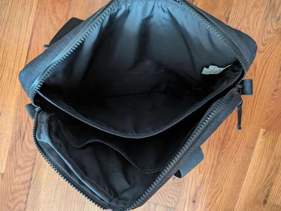 Maletín Filson - Nylon Ripstop negro con correa para el hombro Foto 4 de 4
