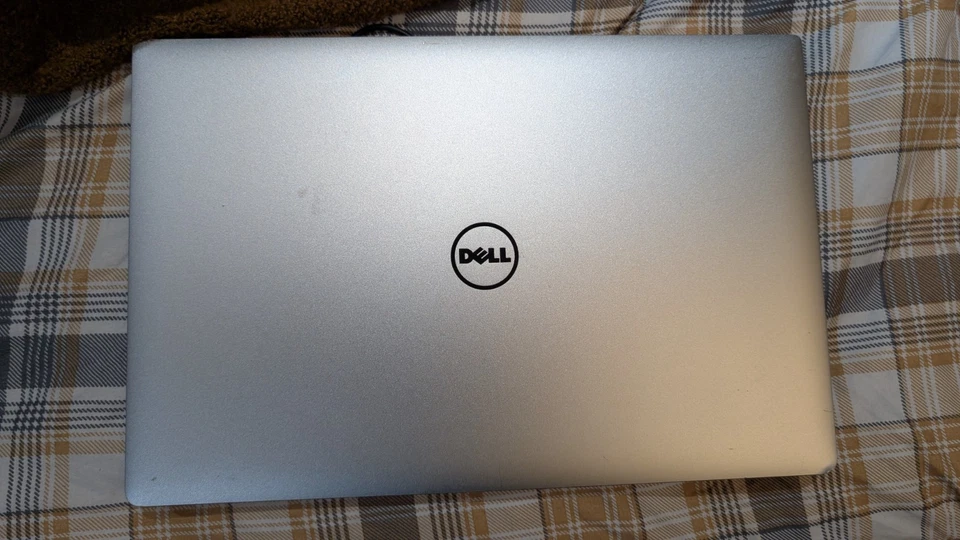 Dell XPS 15 9560 15.6" 4k Touchscreen (1TB SSD, Intel i7, 32GB, GTX 1050) Laptop - Image 3 of 4