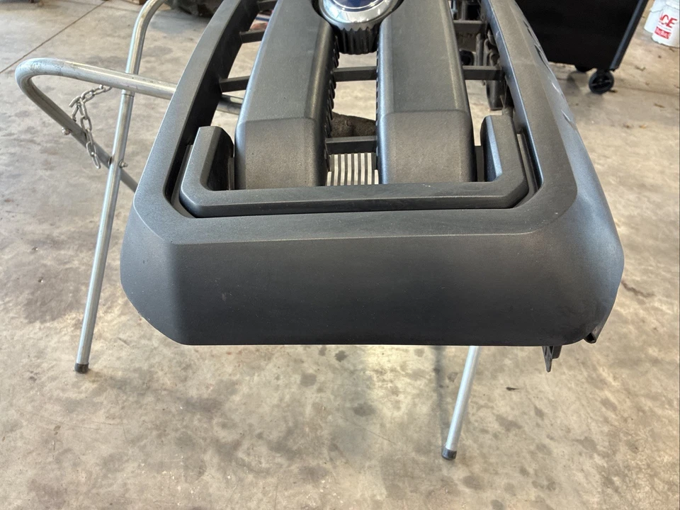 2011-2016 FORD F-250 F-350 SUPER DUTY XL CONJUNTO DE GRADE DIANTEIRA PRETA FABRICANTE DE EQUIPAMENTO ORIGINAL - Imagem 4 de 4