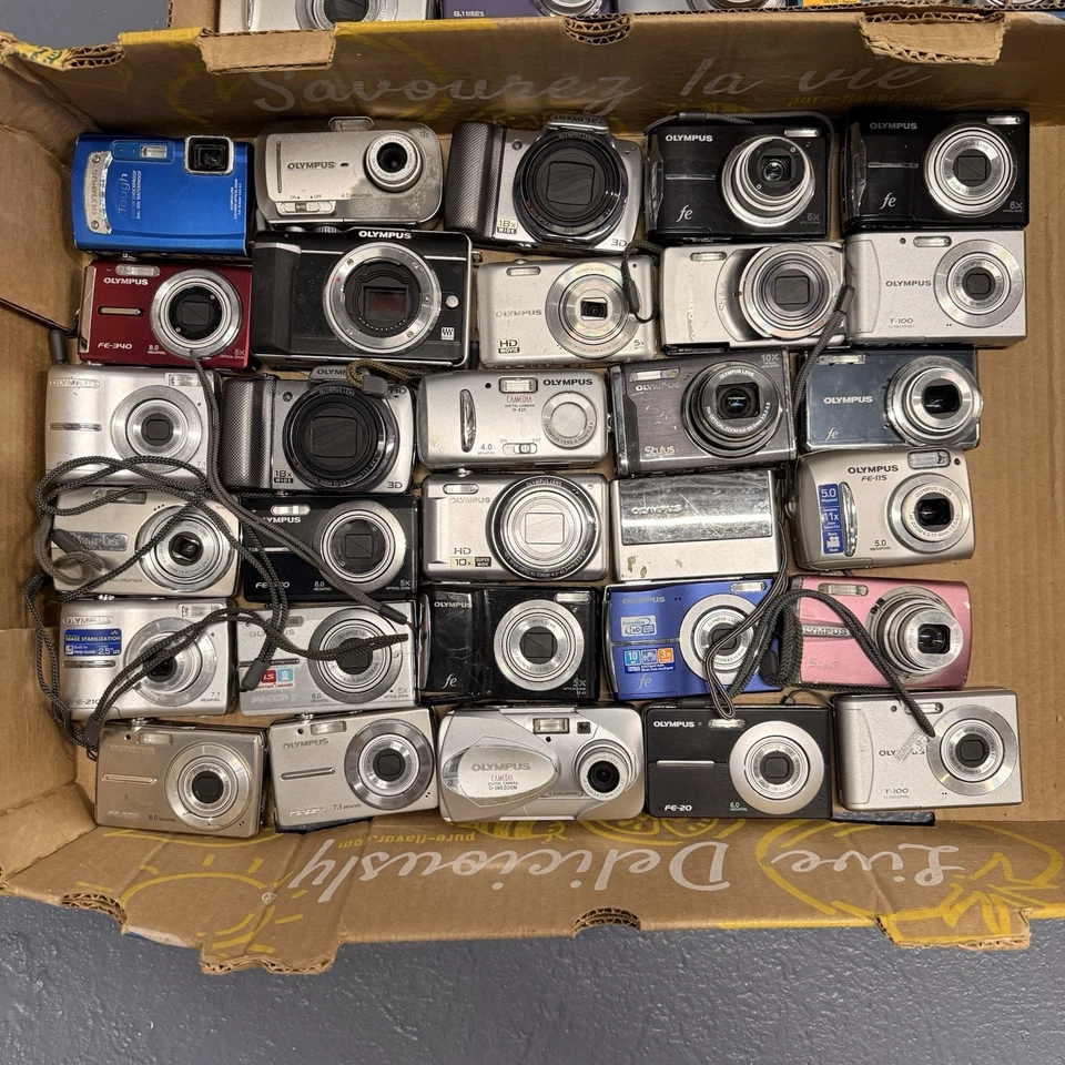 Lote de (114) cámaras digitales - marcas mixtas - para piezas, como están Foto 2 de 4