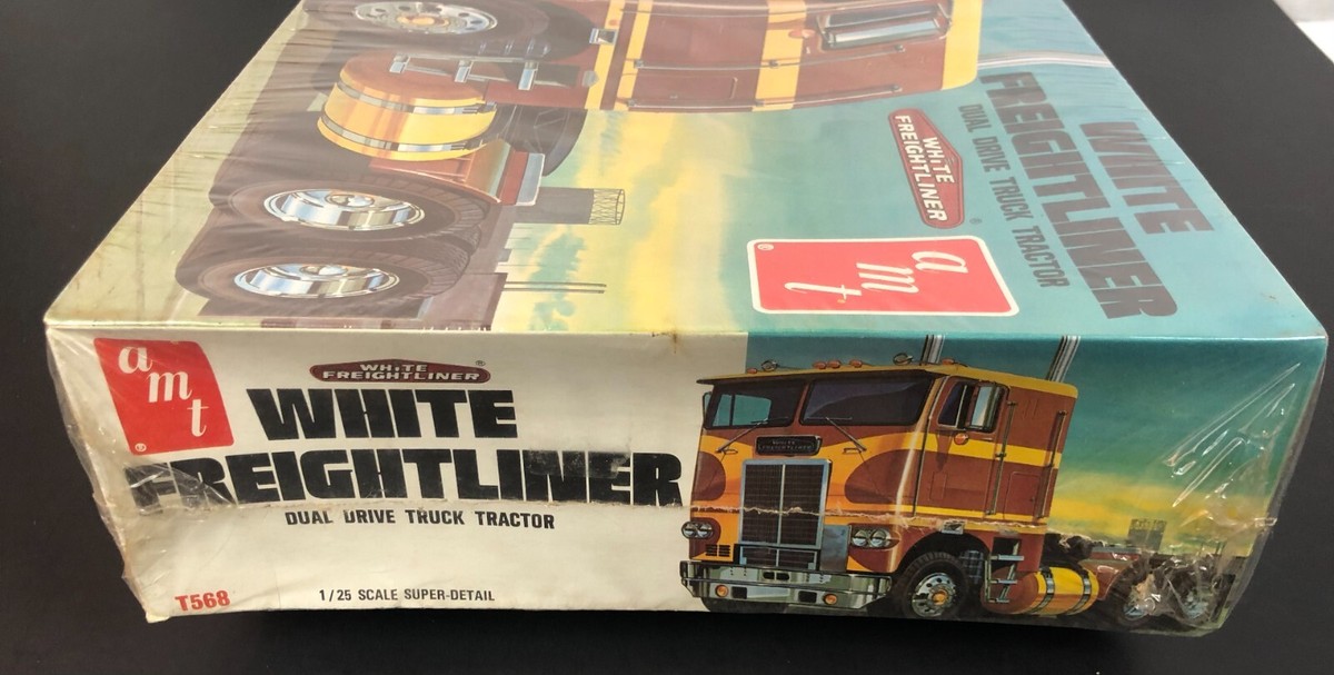amt　1/25 MODEL KIT WHITE FREIGHTLINER AMT 1/25 White Freightliner 2-in-1 Cabover Semi Tractor