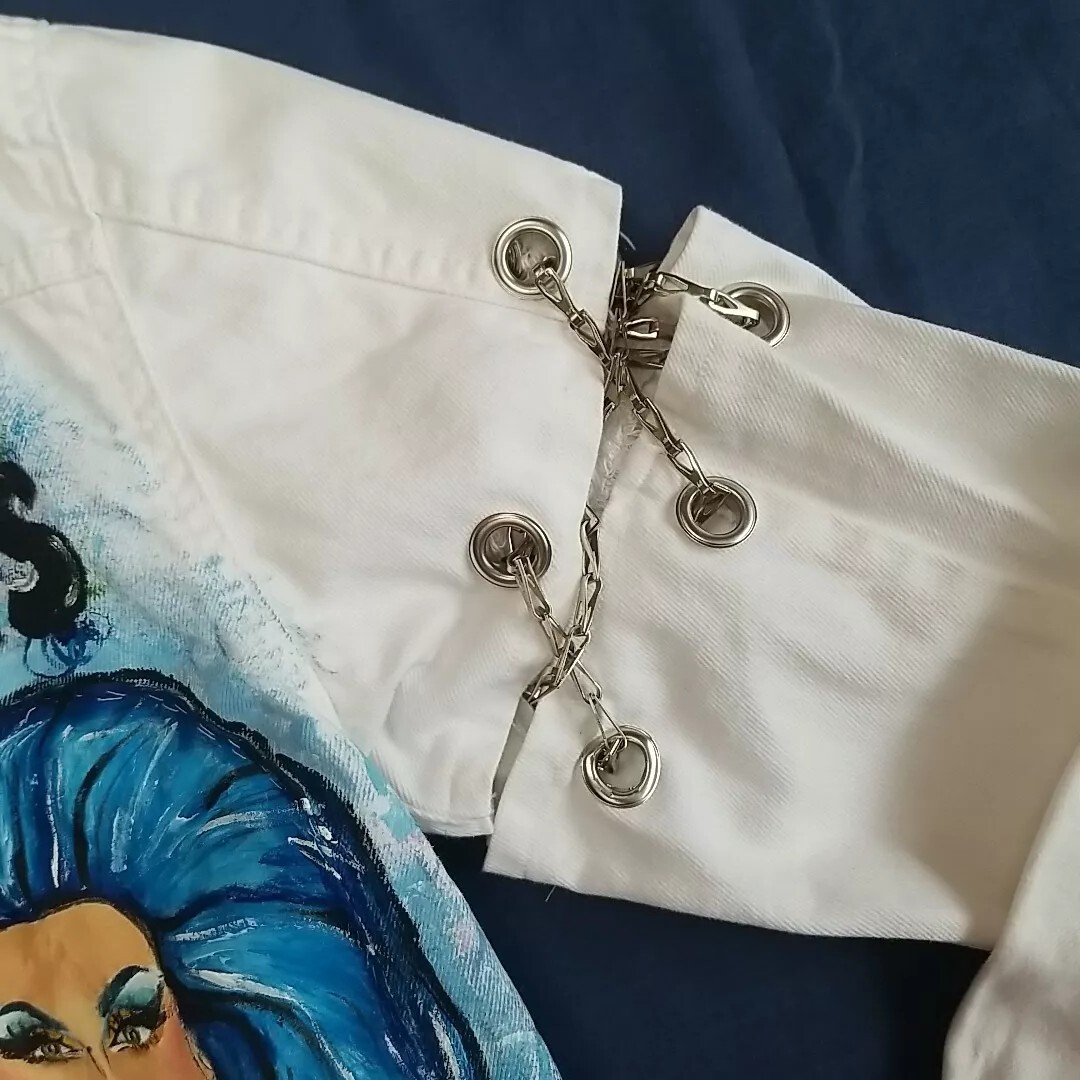 Picture 4 of 24
