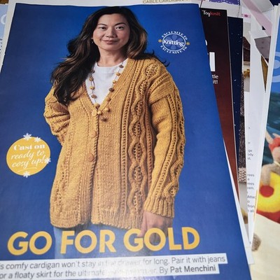 Pat Menchini Go for Gold Grobstrickjacke mit Zopfmuster Strickmuster King Cole 
