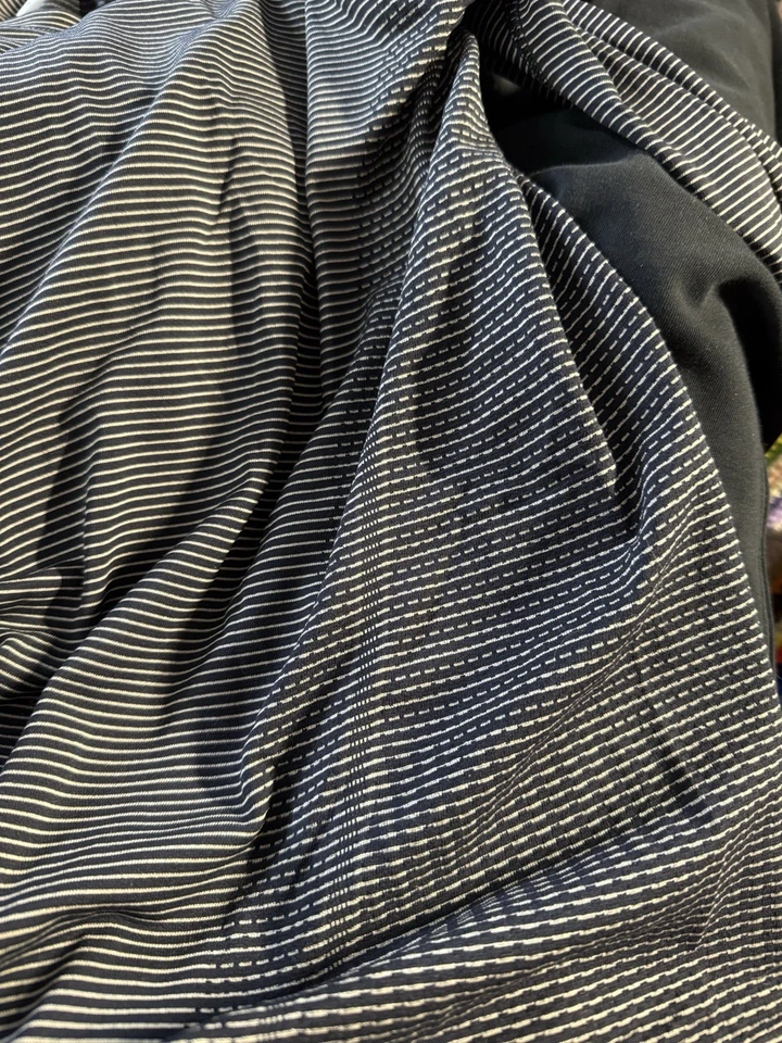 Top Athleta Performance M Negro Mini Rayas Momentum Sin Costuras Ajustado Entrenamiento Gimnasio Foto 3 de 4