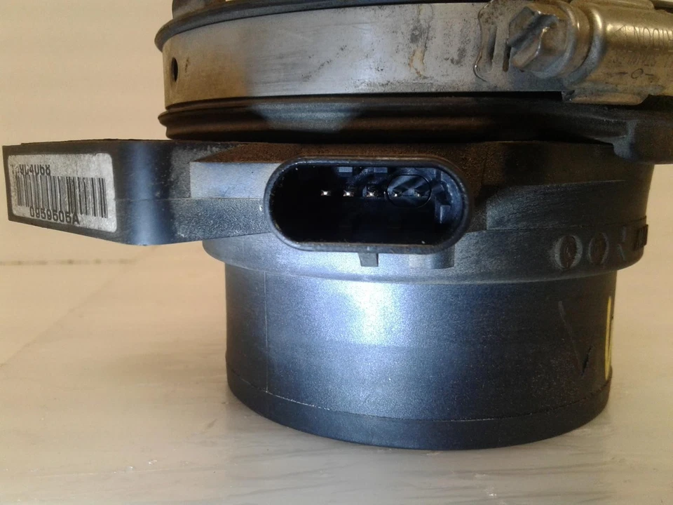 Used Fuel Injection Air Flow Meter fits: 2005 Cadillac Escalade ext  Grade A - Image 2 of 4
