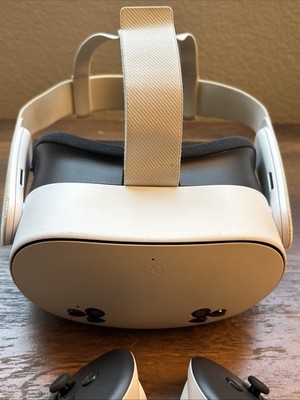 Meta Quest 3S 128GB Standalone All-in-One VR / Mixed Reality Headset (Model P97)