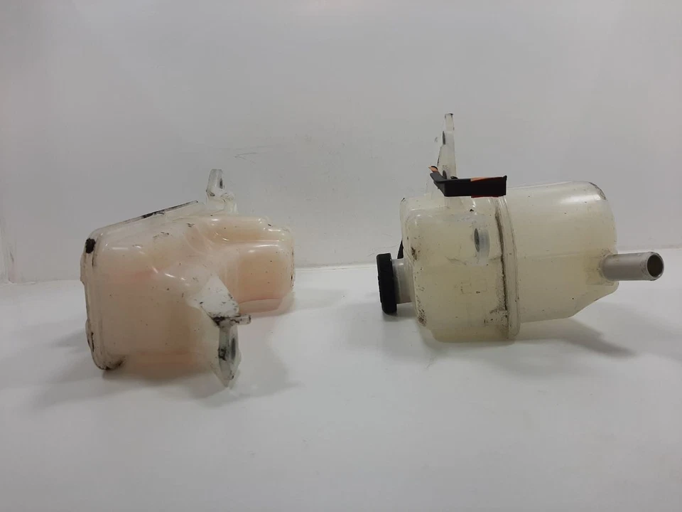 TOYOTA Rav4 Hev 2018 Coolant Overflow Bottle - Image 2 of 4