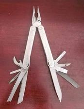 RETIRED 2009 COLLECTIBLE LEATHERMAN CORE MULTI-TOOL